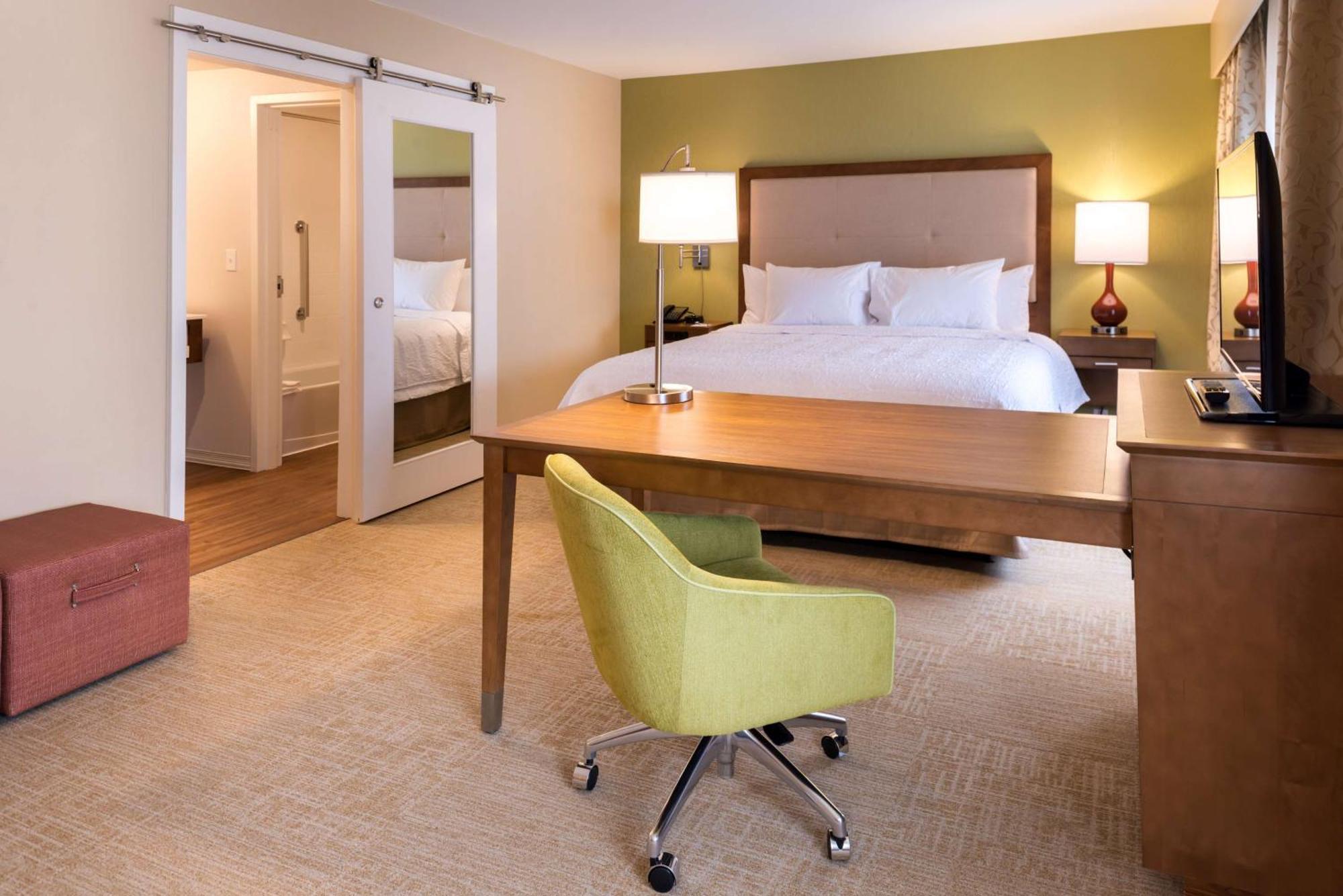Hampton & Hotel 3*